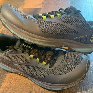 Topo Athletic MT 4 Mens Size 9 Black Athletic Running Shoes Sneakers
